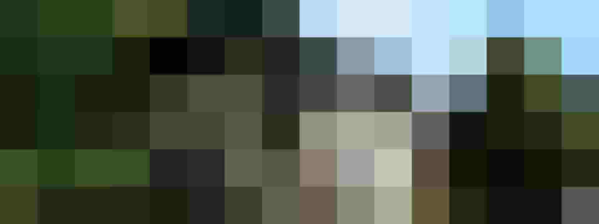 Pension Lindenhof in Rauris mit blühenden Balkonen und Bergblick, umgeben von Grünflächen.